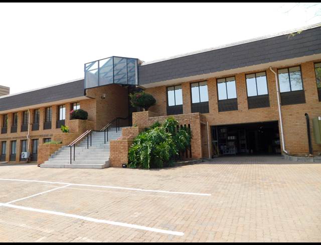 1,778M² OFFICE TO LET IN FERNDALE