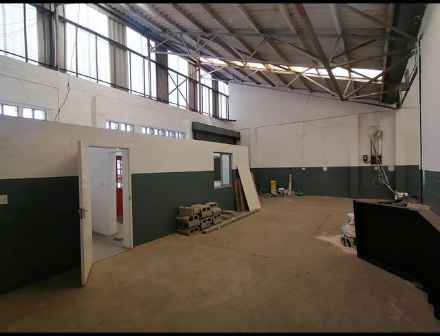 245M² WAREHOUSE TO LET IN EPPING INDUSTRIAL