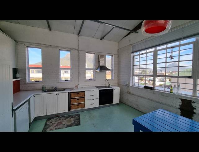 365M² BUILDING TO LET IN WOODSTOCK