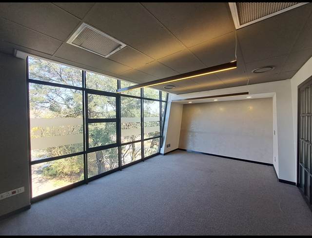 345M² OFFICE TO LET IN HYDE PARK