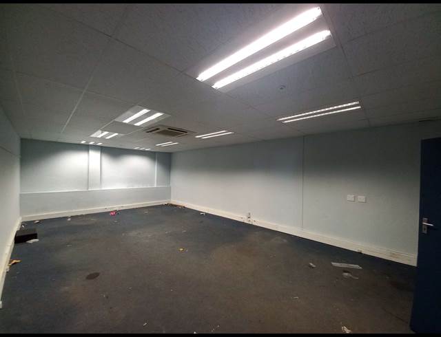 750M² WAREHOUSE TO LET IN WOODBROOK