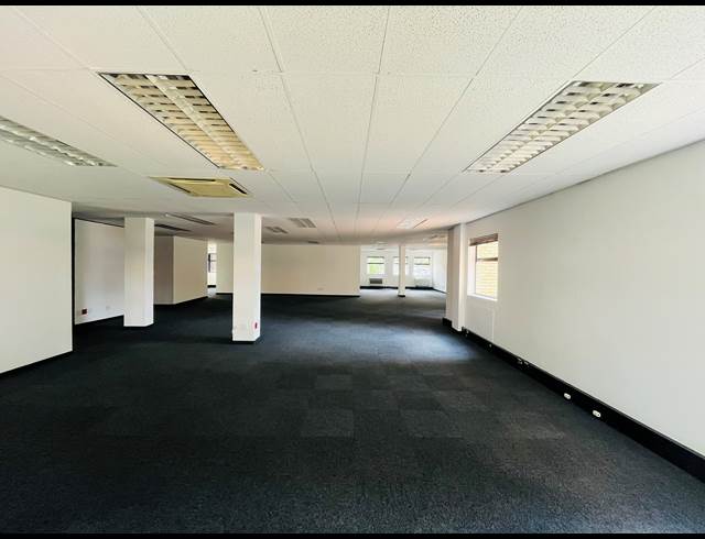 360.20M² OFFICE TO LET IN BRYANSTON