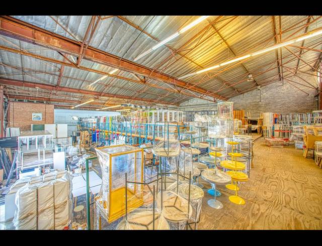 1,420M² WAREHOUSE TO LET IN WYNBERG