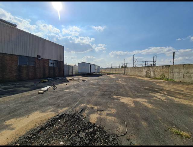 1,700M² INDUSTRIAL YARD RENTED IN ROODEKOP