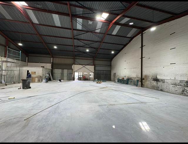 400M² WAREHOUSE TO LET IN STRAND CENTRAL