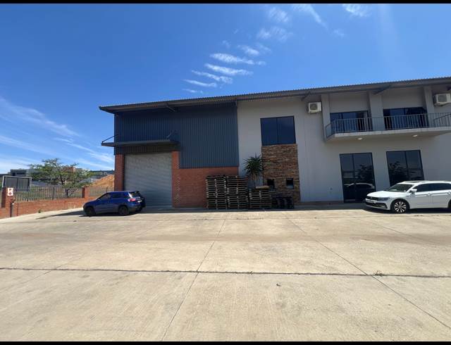 689M² WAREHOUSE TO LET IN COSMO BUSINESS PARK