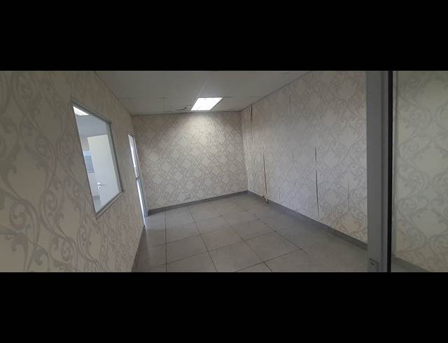 131M² OFFICE TO LET IN BEDFORD GARDENS