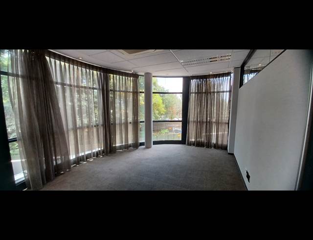 403M² OFFICE TO LET IN SANDHURST