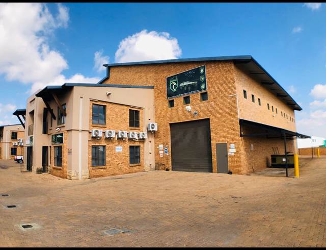 740M² WAREHOUSE RENTED IN MONTANA PARK
