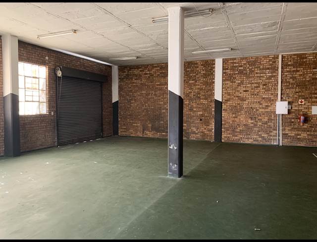 247M² WAREHOUSE RENTED IN HENNOPSPARK