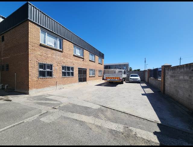 1,200M² WAREHOUSE TO LET IN BLACKHEATH INDUSTRIAL