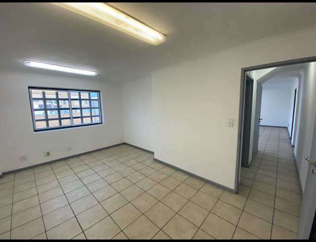 1,250M² WAREHOUSE TO LET IN KILLARNEY GARDENS