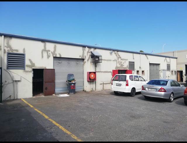 114M² WAREHOUSE TO LET IN GANTS PLAZA