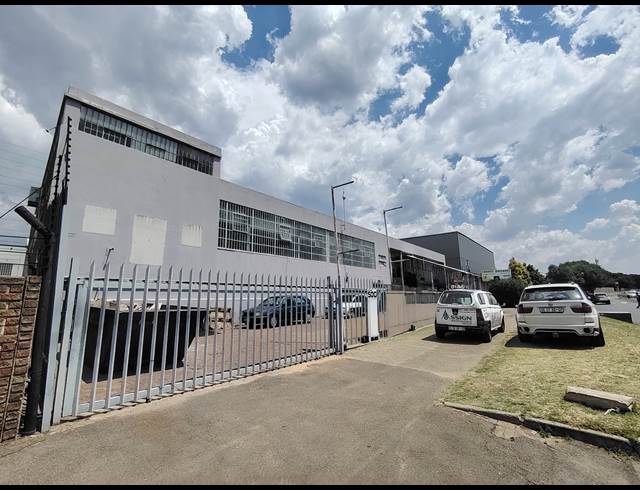 1,800M² WAREHOUSE TO LET IN STEELEDALE