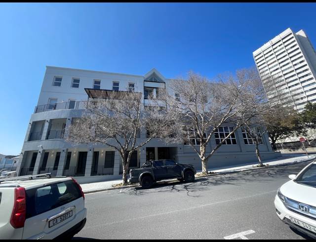 1,050M² OFFICE TO LET IN GARDENS