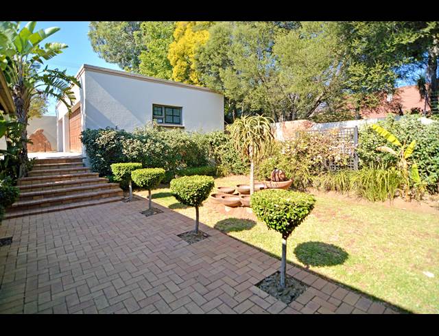 4 BEDROOM FREEHOLD RENTED IN MORNINGSIDE MANOR