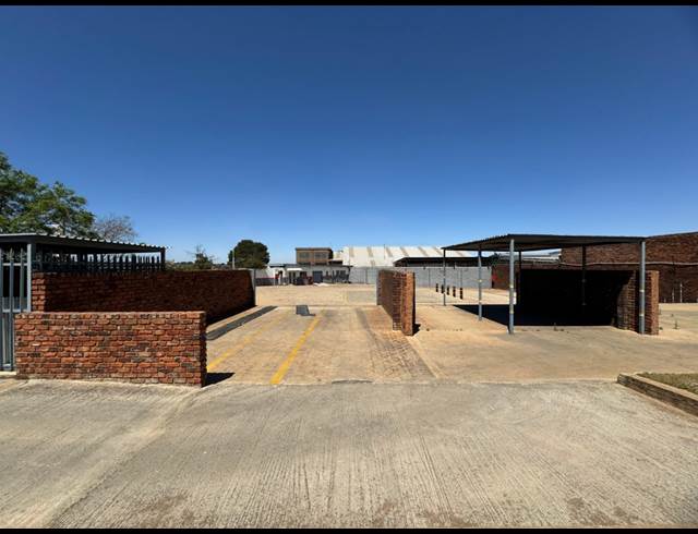 2,000M² INDUSTRIAL YARD TO LET IN CHAMDOR