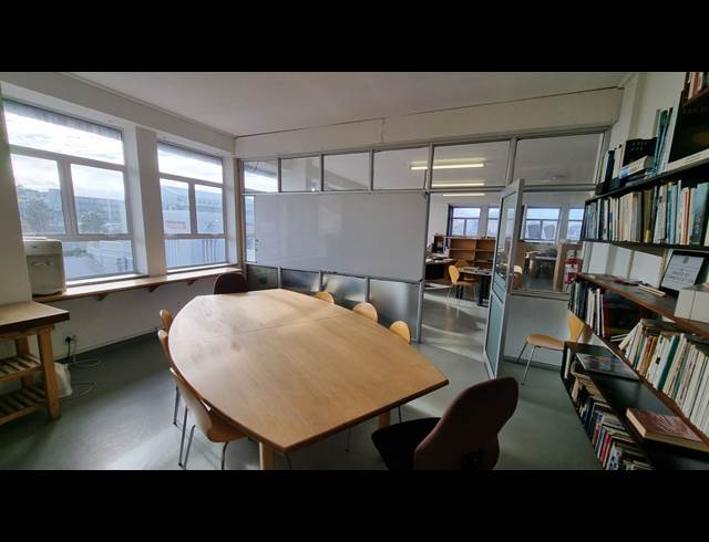 250M² BUSINESS TO LET IN WOODSTOCK