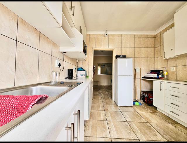 4 bed property to rent in NORKEM PARK