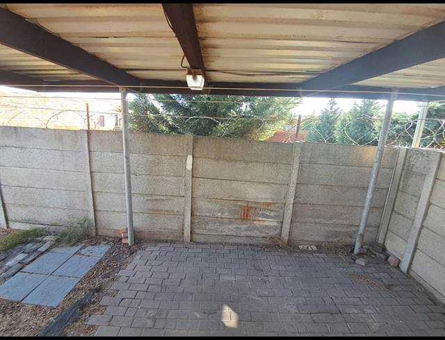2 BEDROOM PROPERTY TO RENT IN PEERLESS PARK