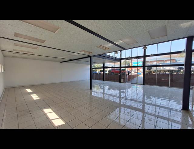 483M² SHOWROOM TO LET IN NORTH RIDING