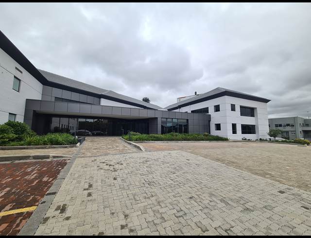 1,922M² OFFICE TO LET IN VORNA VALLEY