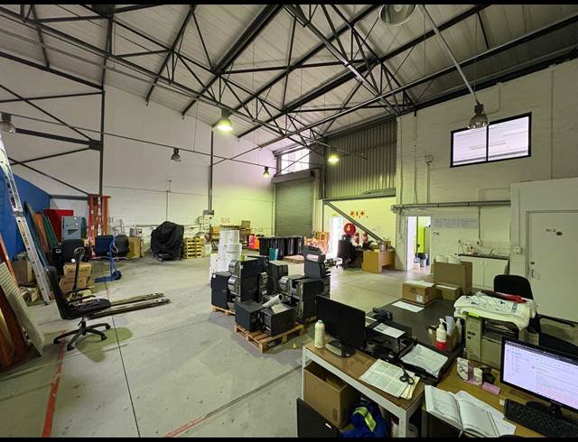 274M² WAREHOUSE TO LET IN SOMERSET WEST CENTRAL