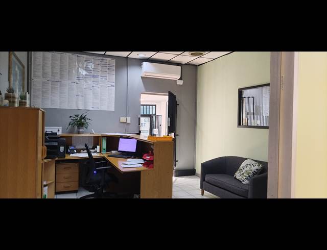 75M² BUSINESS CENTRE TO LET IN NELSPRUIT CENTRAL