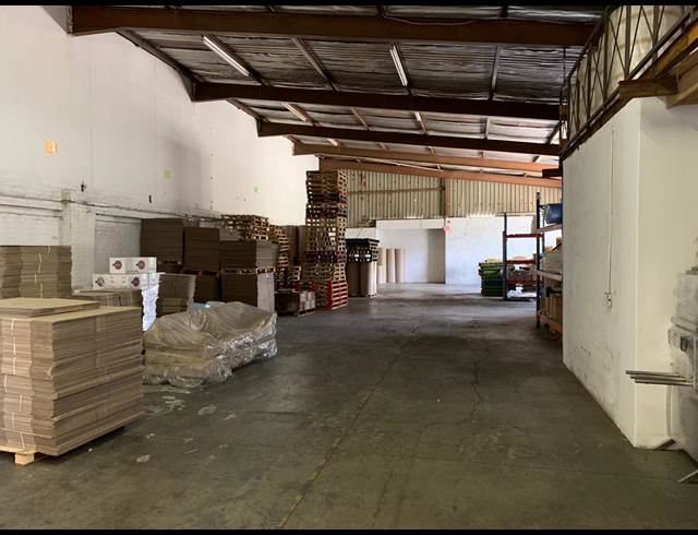 880M² WAREHOUSE TO LET IN STRIJDOMPARK