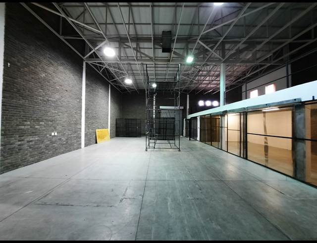 550M² WAREHOUSE TO LET IN STORMILL