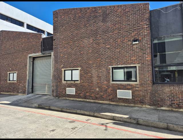 732M² BUILDING TO LET IN RETREAT INDUSTRIAL