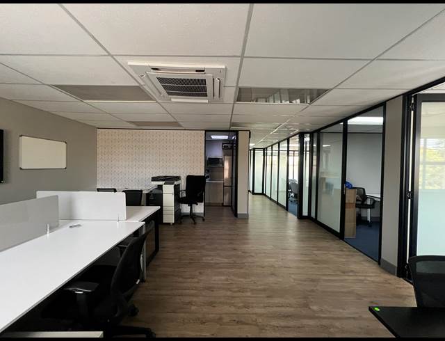 110M² OFFICE TO LET IN HYDE PARK