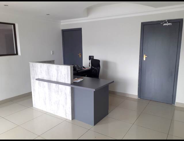 400M² OFFICE TO LET IN ROOIHUISKRAAL