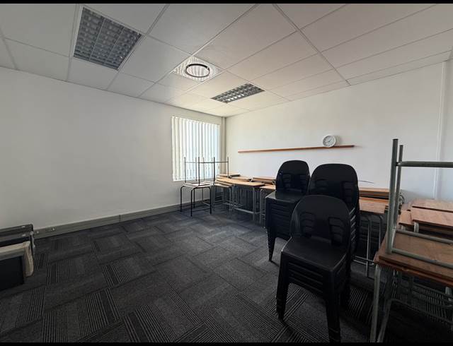 548M² OFFICE TO LET IN SOMERSET WEST MALL TRIANGLE