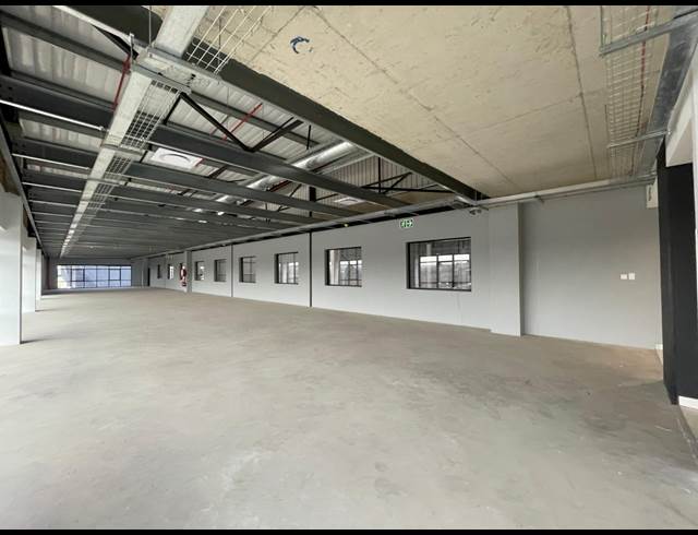 4,883M² WAREHOUSE TO LET IN WATERFALL