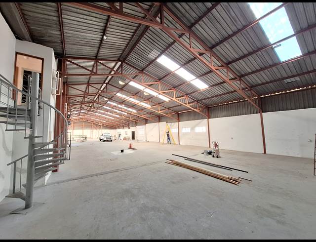 1,200M² WAREHOUSE TO LET IN STORMILL