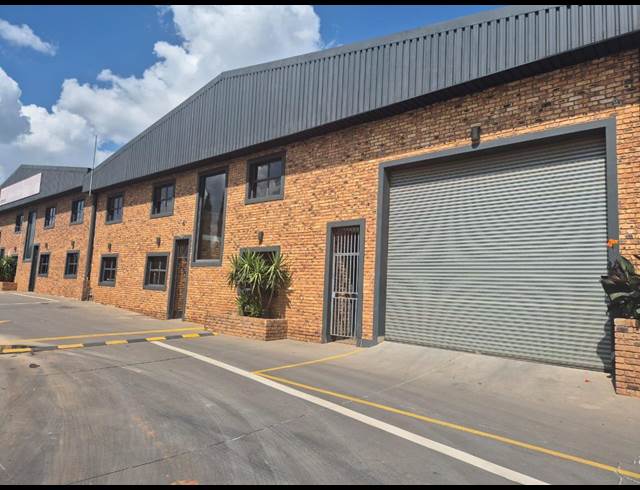 630M² WAREHOUSE TO LET IN BRENTWOOD PARK