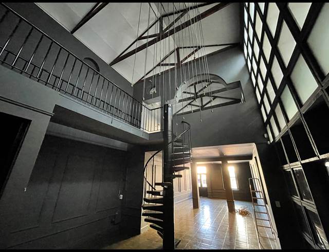195M² BUILDING TO LET IN GARDENS
