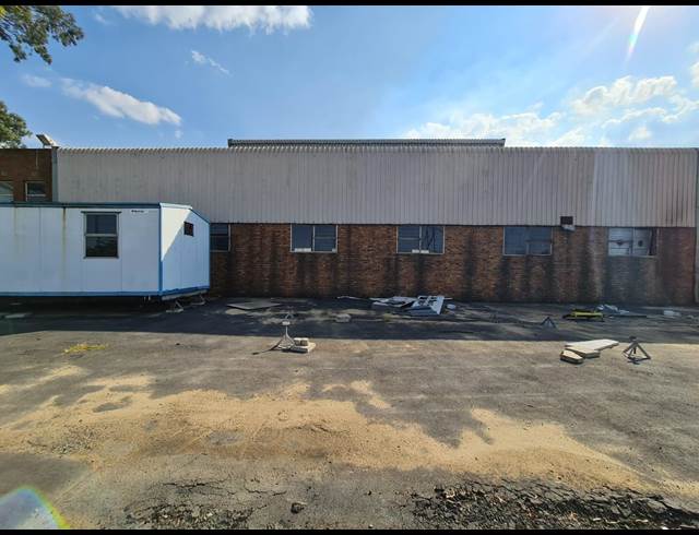 1,700M² INDUSTRIAL YARD RENTED IN ROODEKOP