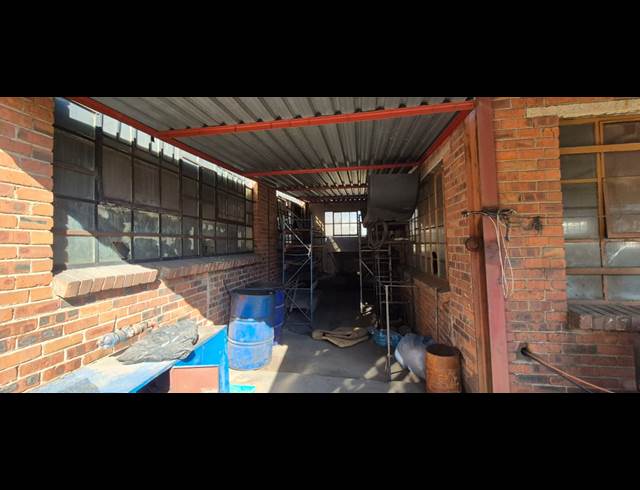 250M² WAREHOUSE TO LET IN ANDERBOLT