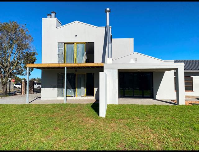 4 BEDROOM HOUSE TO LET IN GEORGE SOUTH