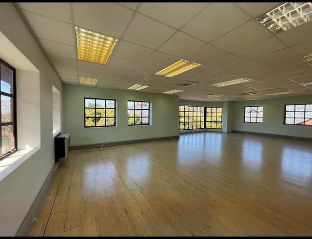 224.64M² OFFICE TO LET IN BRYANSTON