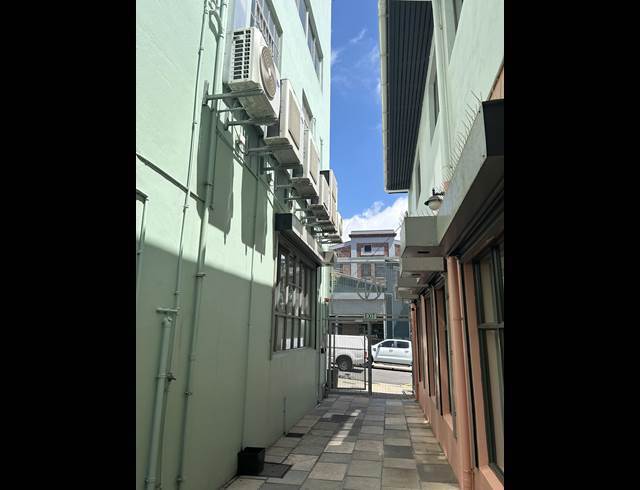108M² BUILDING TO LET IN WOODSTOCK