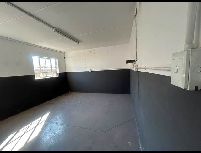 176M² WAREHOUSE TO LET IN SEBENZA