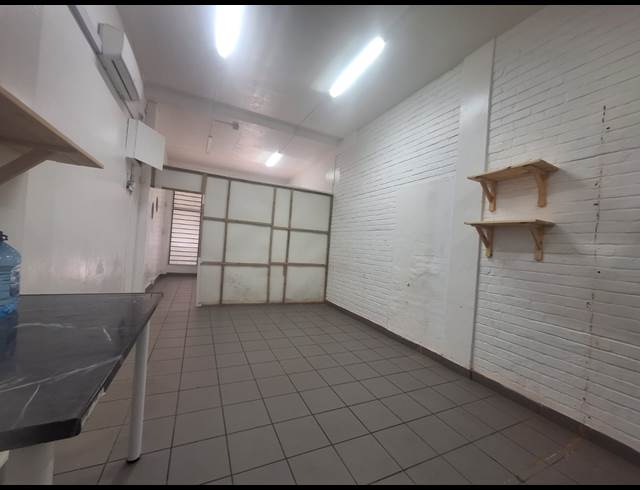 190M² OFFICE RENTED IN ATHLONE PARK