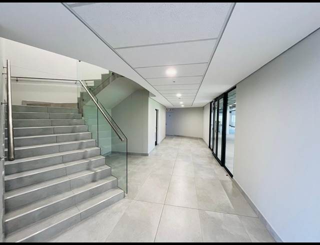565M² OFFICE TO LET IN VORNA VALLEY