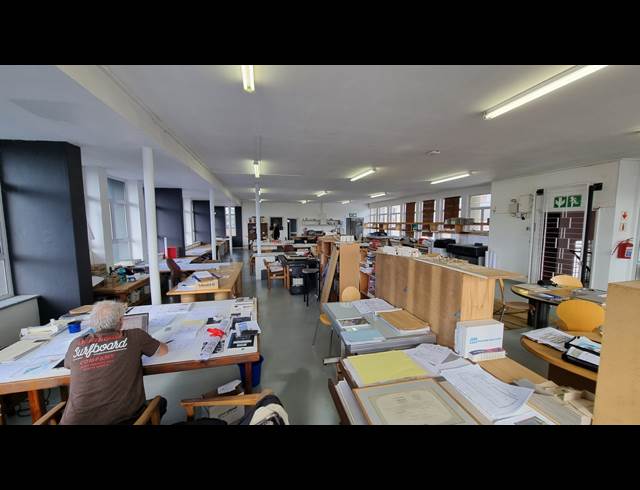 250M² BUSINESS TO LET IN WOODSTOCK