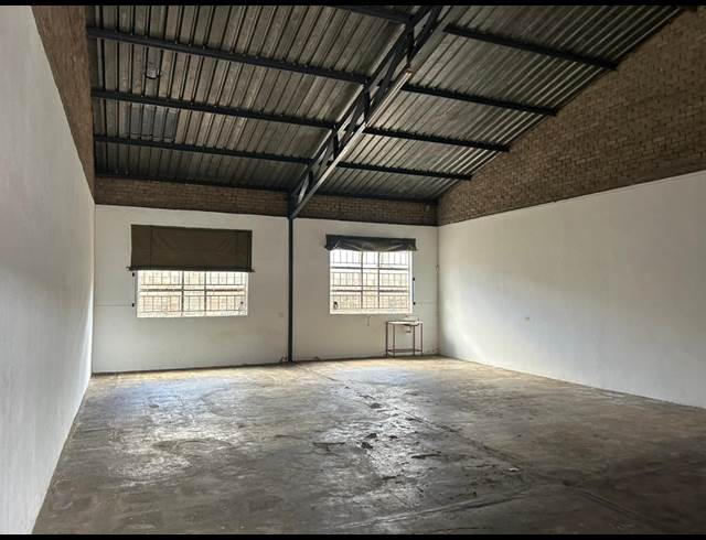 130M² BUILDING TO LET IN WHITE RIVER INDUSTRIAL