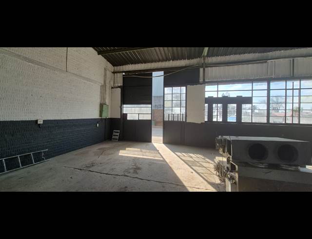 450M² WAREHOUSE TO LET IN ANDERBOLT