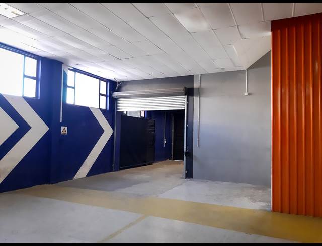 1,100M² WAREHOUSE TO LET IN SALT RIVER